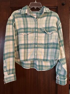 American Eagle Outfitters Teal and Cream Plaid Cropped Cotton Flannel Shirt